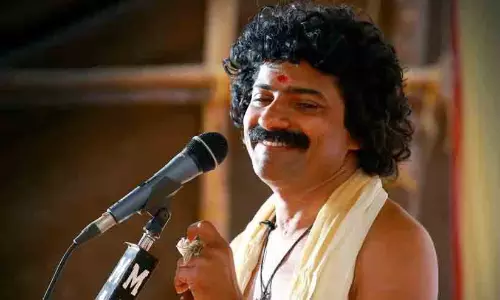 മാപ്പിളപ്പാട്ടും പാടി നടക്കും എന്ന് പ്രചരിപ്പിക്കുന്ന അൽപബുദ്ധികളേ, കൃഷ്ണ സ്തുതിക്ക് മൈക്ക് പിടിച്ചു തരുന്നത് ജില്ല ലീഗ് പ്രസിഡന്‍റാണ്; ഫേസ്ബുക്ക് കുറിപ്പുമായി ഞെരളത്ത് ഹരിഗോവിന്ദൻ