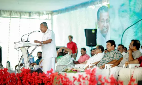 കേന്ദ്രത്തിൽ ബി.ജെ.പി നടത്തുന്ന വർഗീയ പ്രീണന നയമാണ് കേരളത്തിൽ യു.ഡി.എഫ് പിന്തുടരുന്നത് -പിണറായി വിജയൻ