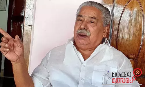 ചരിത്രം വഴിമാറി; വി.എസ്. മുട്ടുമടക്കി ചരിത്രം വഴിമാറി; വി.എസ്. മുട്ടുമടക്കി