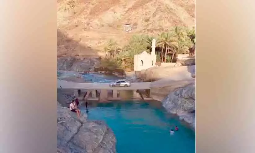 കുത്തൊഴുക്കിലും ഉലയാതെ സുവൈഖിലെ പള്ളി കുത്തൊഴുക്കിലും ഉലയാതെ സുവൈഖിലെ പള്ളി