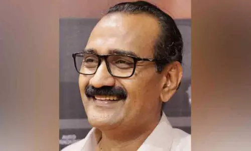 പ്രവാസത്തിന്‍റെ ഓർമപ്പുസ്തകവുമായി ഹമീദ് ചങ്ങരംകുളം നാട്ടിലേക്ക് മടങ്ങുന്നു