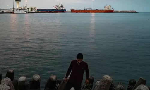 ഇന്ത്യൻ ഇന്ധനക്കപ്പലുകൾ ഹുർമുസിൽ കുടുങ്ങി; പാചകവാതക വിതരണം പ്രതിസന്ധിയിലേക്കോ?