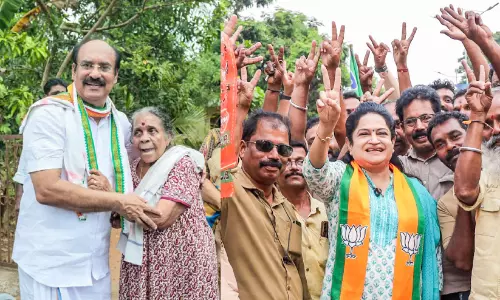 അ​ങ്കം മു​റു​കി; വ​ട​ക്കും​നാ​ഥ​ന്റെ മ​ണ്ണ് ആ​ര് പി​ടി​ക്കും?