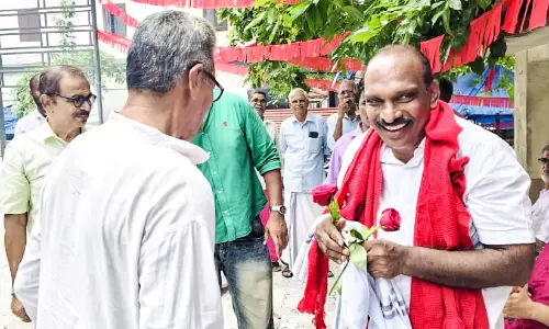 ഡീൽ രാഷ്ട്രീയം ആരോപിച്ച് ഇടതും വലതും