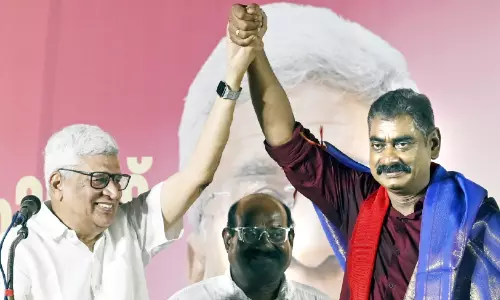 യു.ഡി.എഫ് നട്ടാല് കുരുക്കാത്ത നുണകൾ പ്രചരിപ്പിക്കുന്നു, കോൺഗ്രസ് ഗാരന്റി തെരഞ്ഞെടുപ്പ് കഴിയും വരെ -പ്രകാശ് കാരാട്ട് യു.ഡി.എഫ് നട്ടാല് കുരുക്കാത്ത നുണകൾ പ്രചരിപ്പിക്കുന്നു, കോൺഗ്രസ് ഗാരന്റി തെരഞ്ഞെടുപ്പ് കഴിയും വരെ -പ്രകാശ് കാരാട്ട്