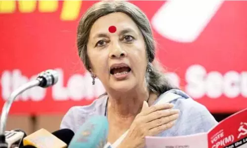 പോറ്റിയെ സോണിയയെ കാണിച്ചത് ആരപ്പാ പാട്ട് പാടി ബൃന്ദ കാരാട്ട്