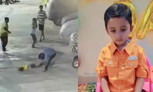 പിതാവിനോടുള്ള വൈരാഗ്യം; അഞ്ചുവയസ്സുകാരനെ കാലിൽപിടിച്ച് നിലത്തടിച്ചു