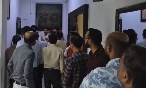 നിയന്ത്രണമില്ലാതെ സ്കൂൾ ഫീസ്, പാഠപുസ്തക വിലവർധന; പരാതി നൽകാനെത്തിയ രക്ഷിതാക്കളെ ഇന്ത്യൻ സ്കൂൾ മസ്കത്തിൽ തടഞ്ഞതായി പരാതി നിയന്ത്രണമില്ലാതെ സ്കൂൾ ഫീസ്, പാഠപുസ്തക വിലവർധന; പരാതി നൽകാനെത്തിയ രക്ഷിതാക്കളെ ഇന്ത്യൻ സ്കൂൾ മസ്കത്തിൽ തടഞ്ഞതായി പരാതി