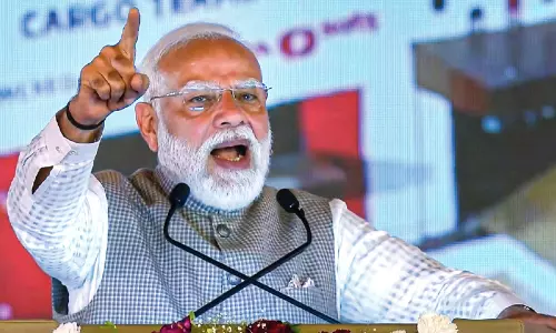 കോൺഗ്രസ് കിംവദന്തികൾ പ്രചരിപ്പിക്കുന്നു; ഇന്ധനവിലവർധന ബാധിക്കാതിരിക്കാന് സർക്കാർ ശ്രമിക്കുന്നുണ്ട് -നരേന്ദ്ര മോദി കോൺഗ്രസ് കിംവദന്തികൾ പ്രചരിപ്പിക്കുന്നു; ഇന്ധനവിലവർധന ബാധിക്കാതിരിക്കാന് സർക്കാർ ശ്രമിക്കുന്നുണ്ട് -നരേന്ദ്ര മോദി