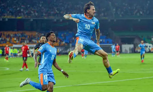 ഗോളടിച്ച് അരങ്ങേറ്റം മിന്നിച്ച് റയാൻ വില്യംസ്; ഹോങ്കോങ്ങിനെ 2-1ന് തോൽപിച്ച് ഇന്ത്യ; ഏഷ്യൻകപ്പ് യോഗ്യത റൗണ്ടിൽ ആശ്വാസ ജയം ഗോളടിച്ച് അരങ്ങേറ്റം മിന്നിച്ച് റയാൻ വില്യംസ്; ഹോങ്കോങ്ങിനെ 2-1ന് തോൽപിച്ച് ഇന്ത്യ; ഏഷ്യൻകപ്പ് യോഗ്യത റൗണ്ടിൽ ആശ്വാസ ജയം