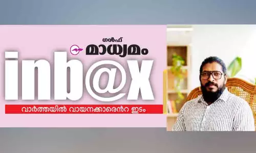 നിറം മങ്ങാത്ത രഥങ്ങളും കാഴ്ചക്കാരും