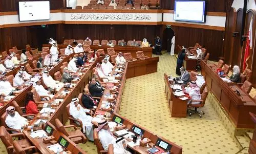 തൊഴിൽ വിസ ഫീസുകൾ ആറുമാസത്തേക്ക് ഒഴിവാക്കണം: അടിയന്തര പ്രമേയം സമർപ്പിച്ച് എംപിമാർ