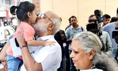 ‘ക്ലൈമാക്സ് ഫൈറ്റിൽ’ കളംനിറഞ്ഞ് താരപ്രചാരകർ