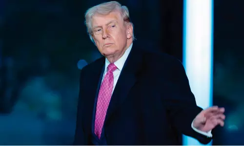 ഹു​ർ​മു​സും ഭ​ര​ണ​മാ​റ്റ​വു​മി​ല്ലാ​തെ ട്രം​പി​ന്റെ പി​ന്മ​ട​ക്കം