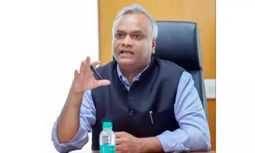 ഗ്രാ​മ​ങ്ങ​ൾ കു​ടി​വെ​ള്ള പ്ര​തി​സ​ന്ധി​യി​ൽ; സ്ഥി​രം ജ​ല​സ്രോ​ത​സ്സി​ന്റെ അ​ഭാ​വ​മെ​ന്ന് മ​ന്ത്രി ഖാ​ർ​ഗെ