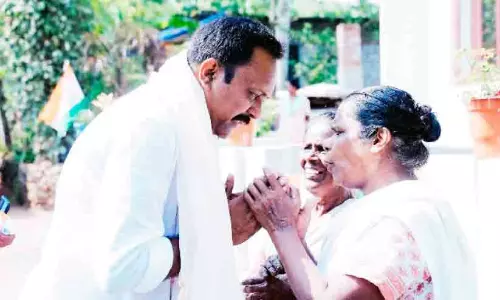 സ്ഥാനാർഥികൾ വോട്ടോട്ടത്തിൽ