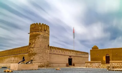 ബുർജ് അൽ ഖമീസ് കോട്ടയിൽ സന്ദർശകരേറി