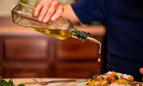 പ്രതിദിനം എത്ര സ്പൂൺ എണ്ണയാകാം? മുന്നറിയിപ്പുമായി എഫ്.എസ്.എസ്.എ.ഐ