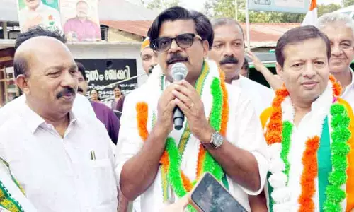 വോട്ട് ഉറപ്പിച്ച് സ്ഥാനാർഥി പര്യടനങ്ങൾ