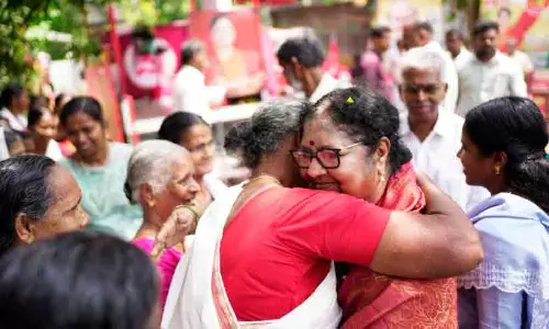 തീപാറുന്ന ത്രികോണ മത്സരം തീപാറുന്ന ത്രികോണ മത്സരം