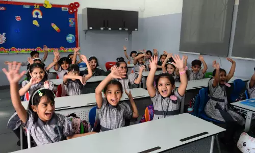 ഉ​ത്സ​വാ​ന്ത​രീ​ക്ഷ​ത്തി​ൽ ഇ​ന്ത്യ​ൻ സ്കൂ​ളു​കളിൽ പ​ഠ​നാ​രം​ഭം