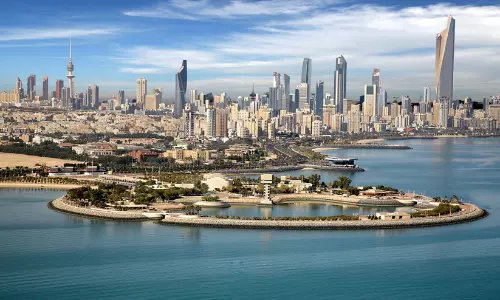 കുവൈത്തിൽ സന്ദർശന വിസ കാലാവധി ഒരു മാസത്തേക്ക് കൂടി നീട്ടി