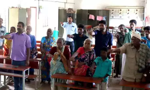 കാടും കാട്ടാനയും; ഇത് കടുപ്പമേറിയ വോട്ട് വഴി കാടും കാട്ടാനയും; ഇത് കടുപ്പമേറിയ വോട്ട് വഴി