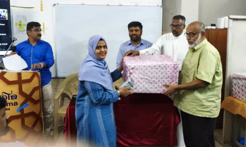 ത​നി​മ ഖു​ർ​ആ​ൻ പ്ര​ശ്നോ​ത്ത​രി വി​ജ​യി​ക​ൾ​ക്ക് സ​മ്മാ​ന​ങ്ങ​ൾ വി​ത​ര​ണം ചെ​യ്തു