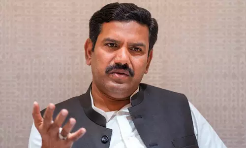 ഇ​ല​ക്ട്രി​ക് വാ​ഹ​ന​ങ്ങളുടെ നി​കു​തി ഇ​ള​വ് നി​ർ​ത്ത​ലാ​ക്കു​ന്ന സ​ർ​ക്കാ​ര്‍ നീ​ക്ക​ത്തി​നെ​തി​രെ ബി.​ജെ.​പി