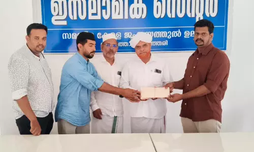 അ​ര​ല​ക്ഷം രൂ​പ​യു​ടെ ഉ​ന്ന​തി സ്കോ​ള​ർ​ഷി​പ് കൈ​മാ​റി