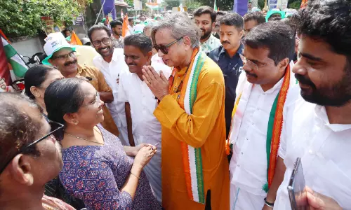 കളമശ്ശേരിയിൽ ഗഫൂറിനായി തരൂർ ഷോ