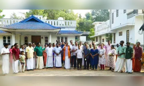 ആരുവാഴും? ചാലക്കുടിക്കാരൻ ചങ്ങാതിയോ, ചാലക്കുടിയുടെ ചങ്ങാതിയോ