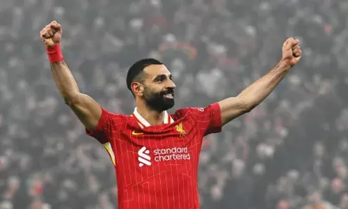 വമ്പന്മാരുടെ പോരാട്ടം; മാഞ്ചസ്റ്റർ സിറ്റിയും ലിവർപൂളും നാളെ നേർക്കുനേർ