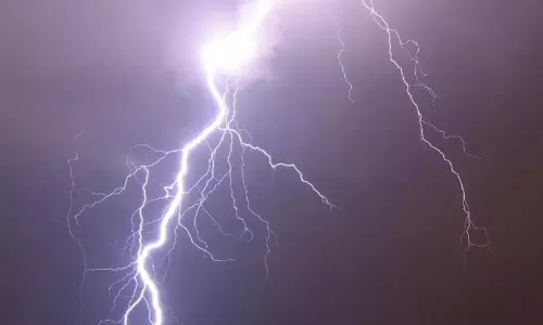 തൊടുപുഴയിൽ ഇടിമിന്നലേറ്റ് പതിമൂന്നുകാരിക്ക് ദാരുണാന്ത്യം; രണ്ടുപേർക്ക് ഗുരുതര പരിക്ക്