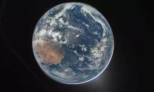 ഒറ്റ ഫ്രെയിമിൽ ഭൂമി:   ഇങ്ങനെ ഒരു ചിത്രം 53 വർഷങ്ങൾക്കിടെ ആദ്യം, ചിത്രം പങ്കുവെച്ച് ആർട്ടെമിസ്-2