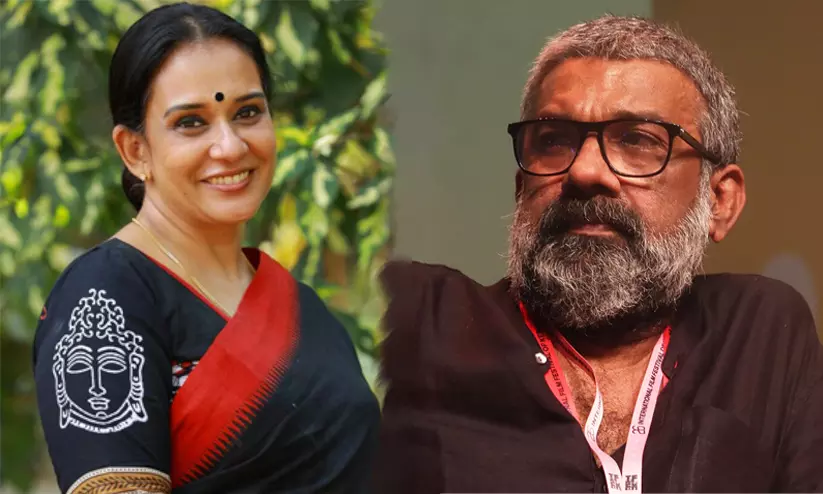 ഇതാണ് കേരളം! ഇടത് സഹയാത്രികനായാലും നിയമം നടപ്പിലാകും രഞ്ജിത്തിനെതിരെയുള്ള നടപടിയിൽ മാല പാർവതി ഇതാണ് കേരളം! ഇടത് സഹയാത്രികനായാലും നിയമം നടപ്പിലാകും രഞ്ജിത്തിനെതിരെയുള്ള നടപടിയിൽ മാല പാർവതി