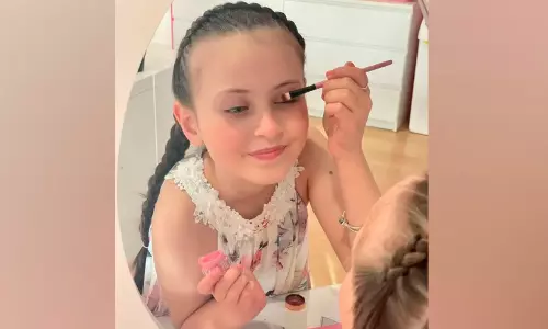 കുട്ടികളുടെ ചർമത്തിൽ മേക്കപ്പ് പരീക്ഷിക്കുന്നവരാണോ? എങ്കിൽ നിങ്ങൾ ഈ കാര്യങ്ങൾ അറിഞ്ഞിരിക്കണം