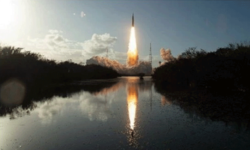 ബഹിരാകാശ പര്യവേഷണത്തിൽ ചരിത്രനേട്ടവുമായി സൗദി അറേബ്യ; ‘ഷംസ്’ ഉപഗ്രഹം വിജയകരമായി വിക്ഷേപിച്ചു ബഹിരാകാശ പര്യവേഷണത്തിൽ ചരിത്രനേട്ടവുമായി സൗദി അറേബ്യ; ‘ഷംസ്’ ഉപഗ്രഹം വിജയകരമായി വിക്ഷേപിച്ചു