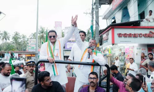 പരസ്യപ്രചാരണം അവസാനിക്കാൻ ഇനി മൂന്ന് നാൾ; സ്ഥാനാർഥികൾ വോട്ടോട്ടത്തിൽ