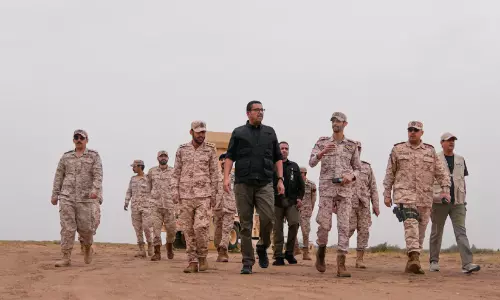 കുവൈത്ത് പ്രതിരോധ സൈനിക കേന്ദ്രങ്ങൾ സന്ദർശിച്ച് മന്ത്രി കുവൈത്ത് പ്രതിരോധ സൈനിക കേന്ദ്രങ്ങൾ സന്ദർശിച്ച് മന്ത്രി