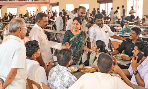 പരസ്യപ്രചാരണം അവസാനിക്കാൻ ദിവസങ്ങൾ ബാക്കി നിൽക്കെ പ്രചാരണ ചൂടിന്‍റെ ആവേശവുമായി കായംകുളം