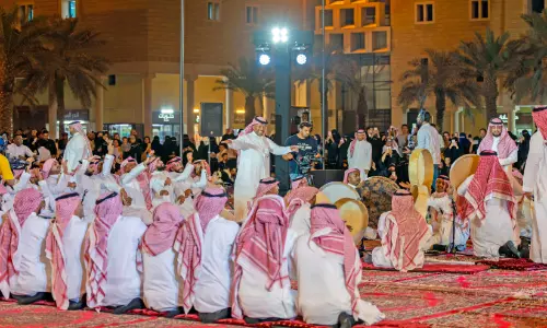 റി​യാ​ദി​ലെ ഖ​സ​ർ അ​ൽ ഹു​ക്മി​ൽ ‘സാ​മ​ർ’ ക​ലാ​വി​രു​ന്ന്