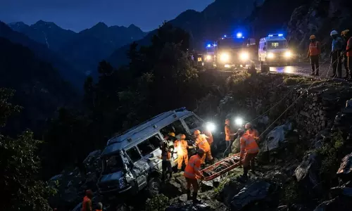 ഹിമാചൽ പ്രദേശിൽ വിനോദസഞ്ചാരികളുടെ വാഹനം കൊക്കയിലേക്ക് മറിഞ്ഞ് മൂന്ന് പേർ മരിച്ചു