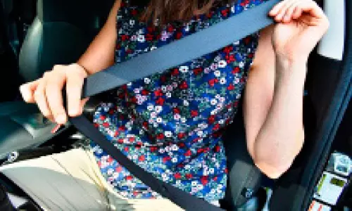 ബാക്​ സീറ്റ്​   യാത്രക്കാർക്ക്​   സീറ്റ്​ബെൽറ്റിനോട്​   വിമുഖത?