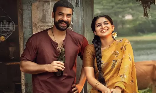 ആ മണ്ണ് കത്തിച്ച് വെണ്ണീറാക്കാൻ അവൻ വരും; പള്ളിച്ചട്ടമ്പി ഒഫീഷ്യൽ ട്രെയിലർ പുറത്ത്