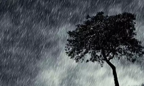 സംസ്ഥാനത്ത് നാല് ജില്ലകളിൽ മഴ മുന്നറയിപ്പ്; 50 കിലോമീറ്റർ വേഗതയിൽ കാറ്റ് വീശാന്‍ സാധ‍്യത