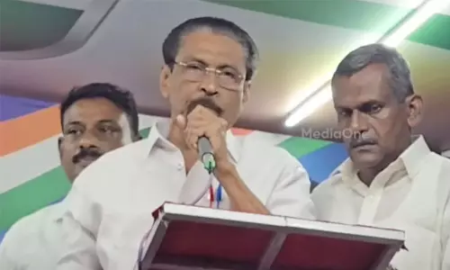 അടുത്തു വന്നാൽ ബ്ലൗസ് കീറിക്കോണം, ബാക്കി വകുപ്പ് ഞങ്ങൾക്കറിയാം; സ്ത്രീവിരുദ്ധ പരാമർശവുമായി ഇടുക്കി ഡി.സി.സി പ്രസിഡന്റിന്റെ വിവാദ പ്രസംഗം