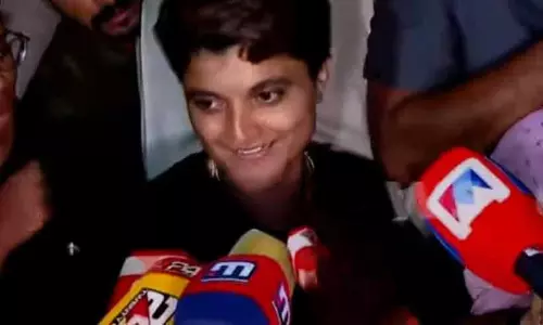 ‘ഞാൻ ആരോഗ്യവതി, പ്രശ്നങ്ങളൊന്നുമില്ല’ -ശരണ്യ; ‘സന്തോഷായി, വളരെ സന്തോഷായി...’ വാക്കുകൾ മുറിഞ്ഞ് മാതാപിതാക്കൾ ‘ഞാൻ ആരോഗ്യവതി, പ്രശ്നങ്ങളൊന്നുമില്ല’ -ശരണ്യ; ‘സന്തോഷായി, വളരെ സന്തോഷായി...’ വാക്കുകൾ മുറിഞ്ഞ് മാതാപിതാക്കൾ