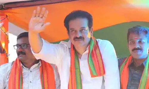 വാടാനപ്പള്ളി സൂപ്പർ മാർക്കറ്റിൽ കിറ്റ് കണ്ടെത്തിയ സംഭവം: ബി.ജെ.പിക്ക് ബന്ധമില്ലെന്ന് നടനും ബി.ജെ.പി നേതാവുമായ ദേവൻ