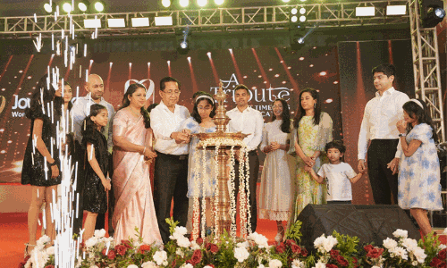 രണ്ടു പതിറ്റാണ്ട്​ പൂർത്തീകരിച്ച ജീവനക്കാരെ ആദരിച്ച് ജോയ് ആലുക്കാസ് ഗ്രൂപ്പ്